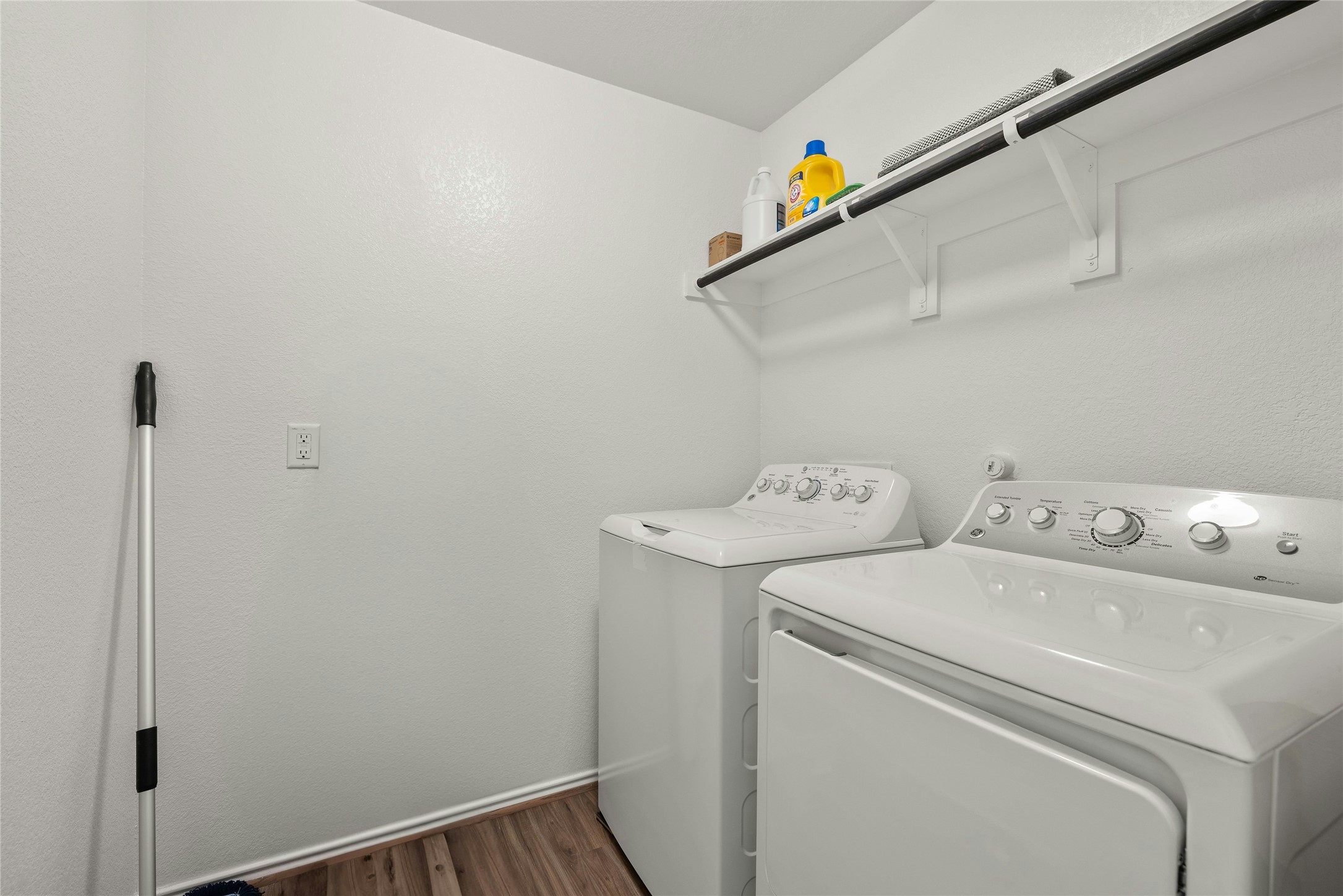 11813 Roscommon Trail Austin, TX 78754 - Photo 17 of 28 a utility room with dryer and washer