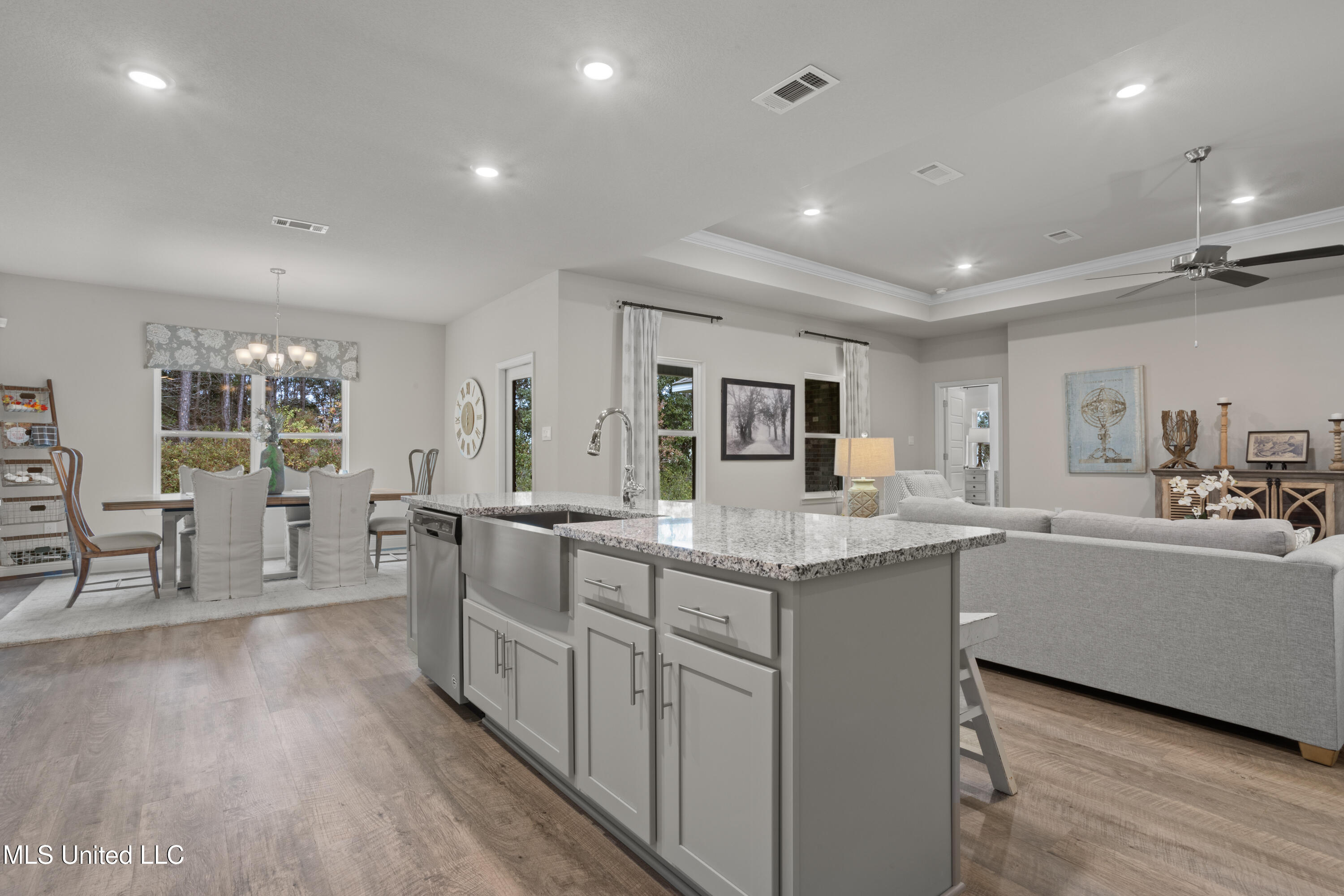 14435 South Swan Road Gulfport, MS 39503 - Photo 11 of 29 Kitchen