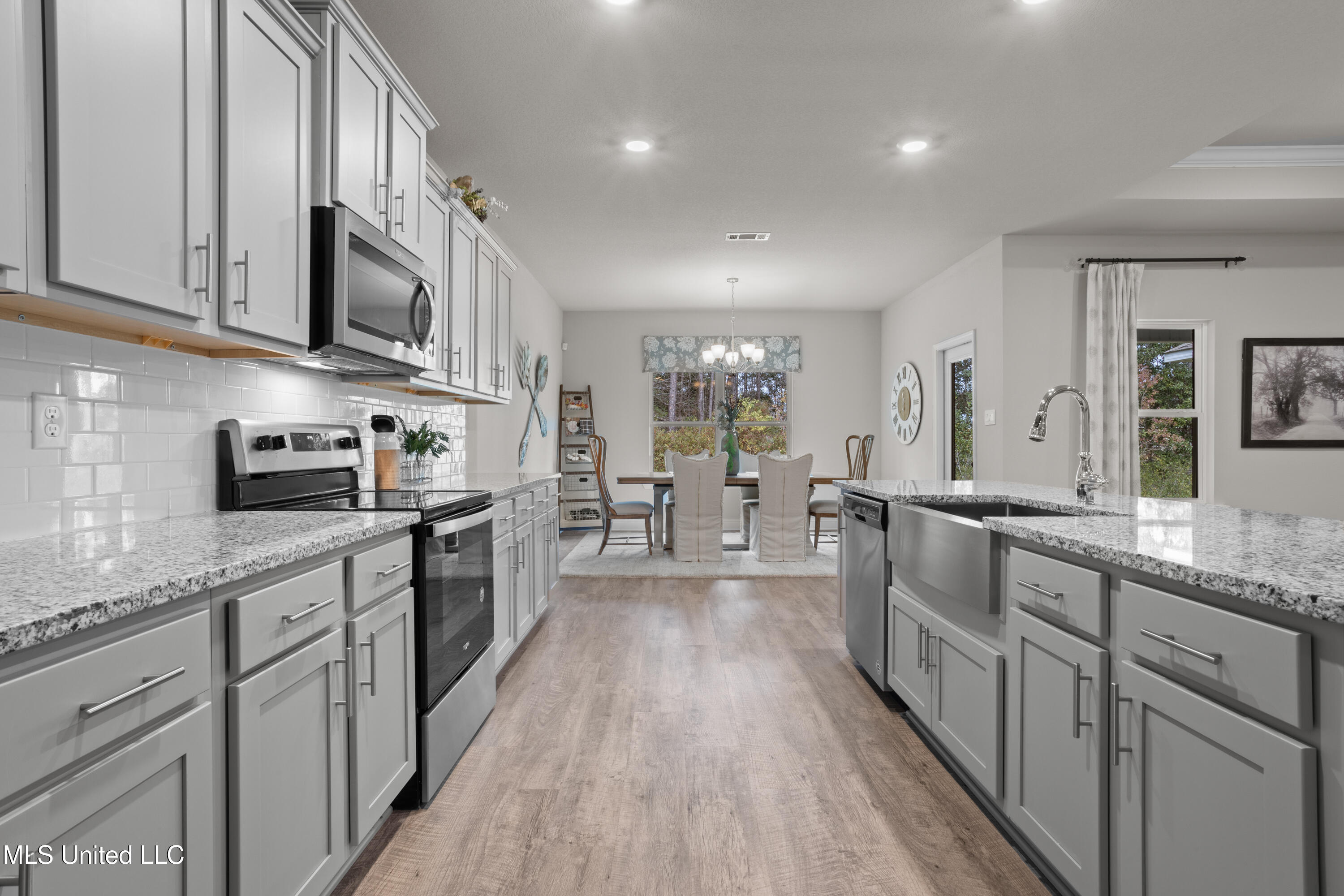 14435 South Swan Road Gulfport, MS 39503 - Photo 12 of 29 Kitchen