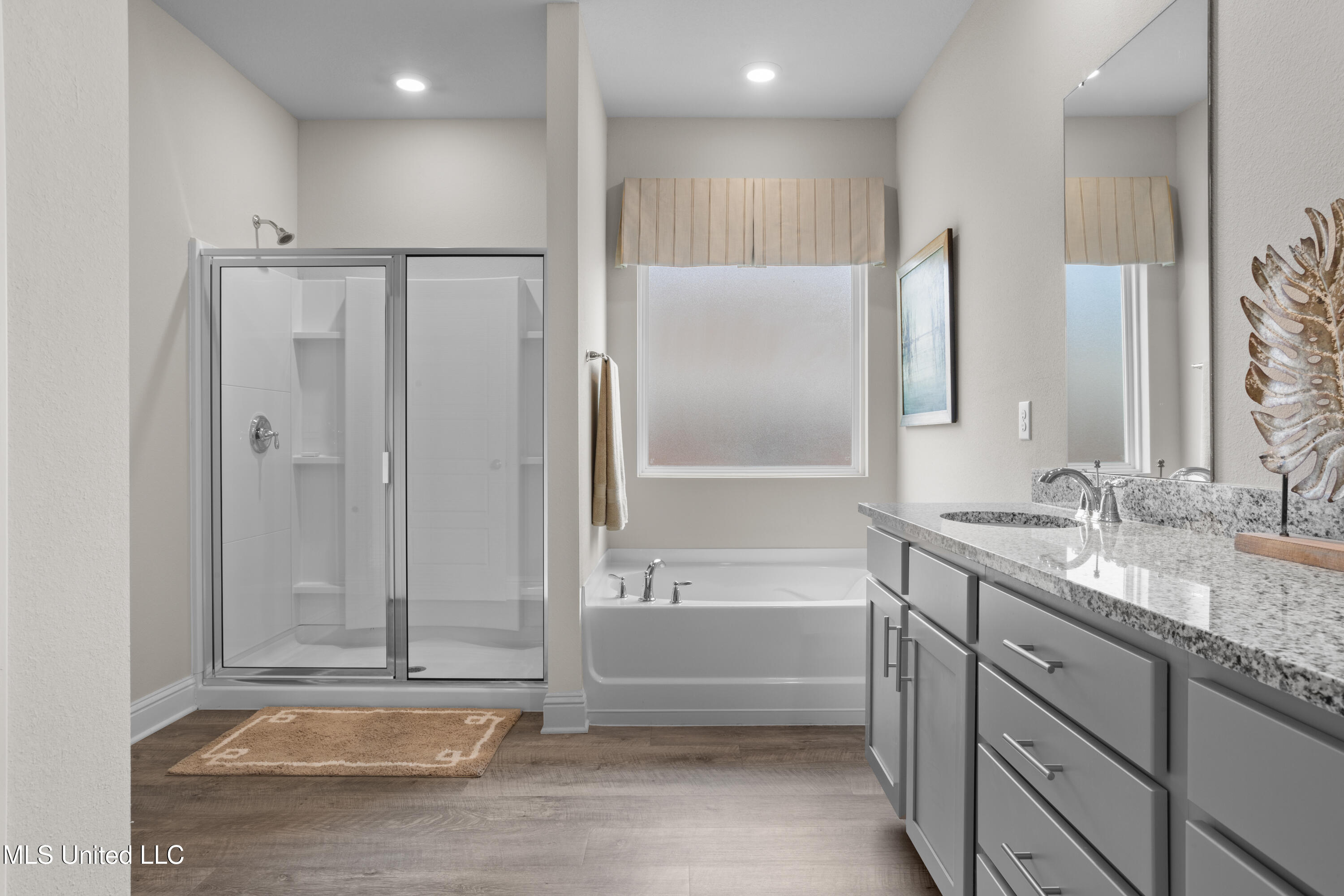 14435 South Swan Road Gulfport, MS 39503 - Photo 19 of 29 Primary Bathroom