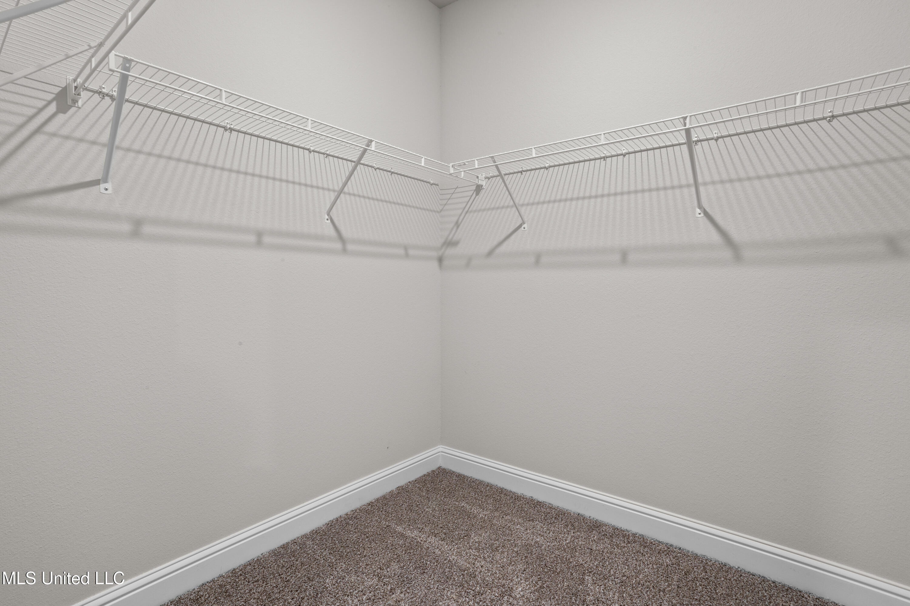 14435 South Swan Road Gulfport, MS 39503 - Photo 20 of 29 Primary Closet
