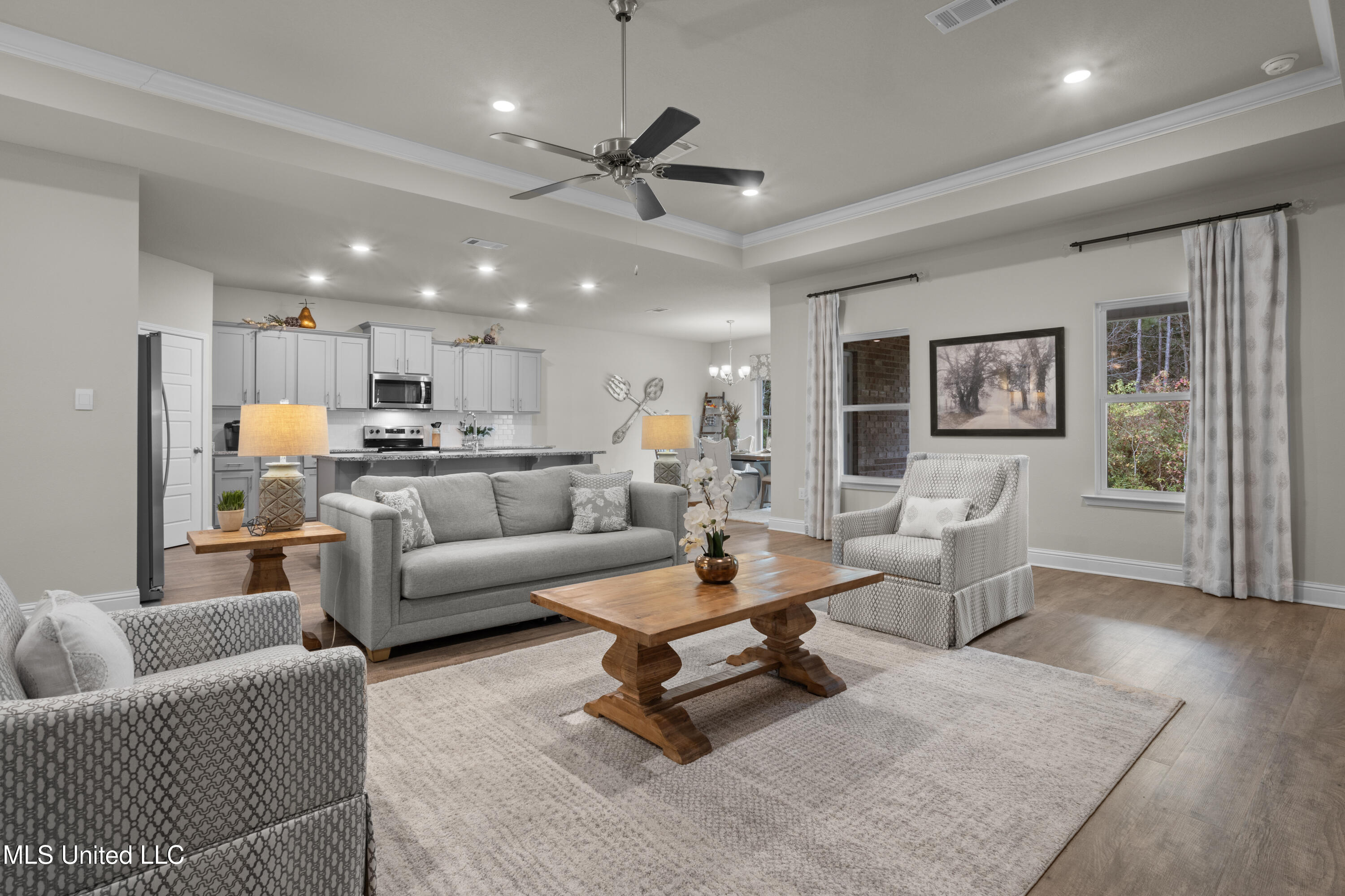 14435 South Swan Road Gulfport, MS 39503 - Photo 6 of 30 Living Room
