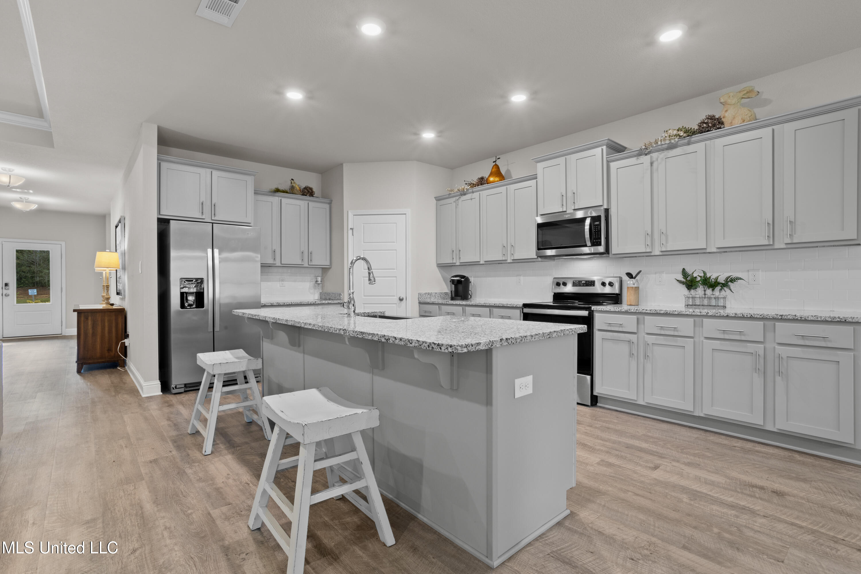 14435 South Swan Road Gulfport, MS 39503 - Photo 7 of 29 Kitchen