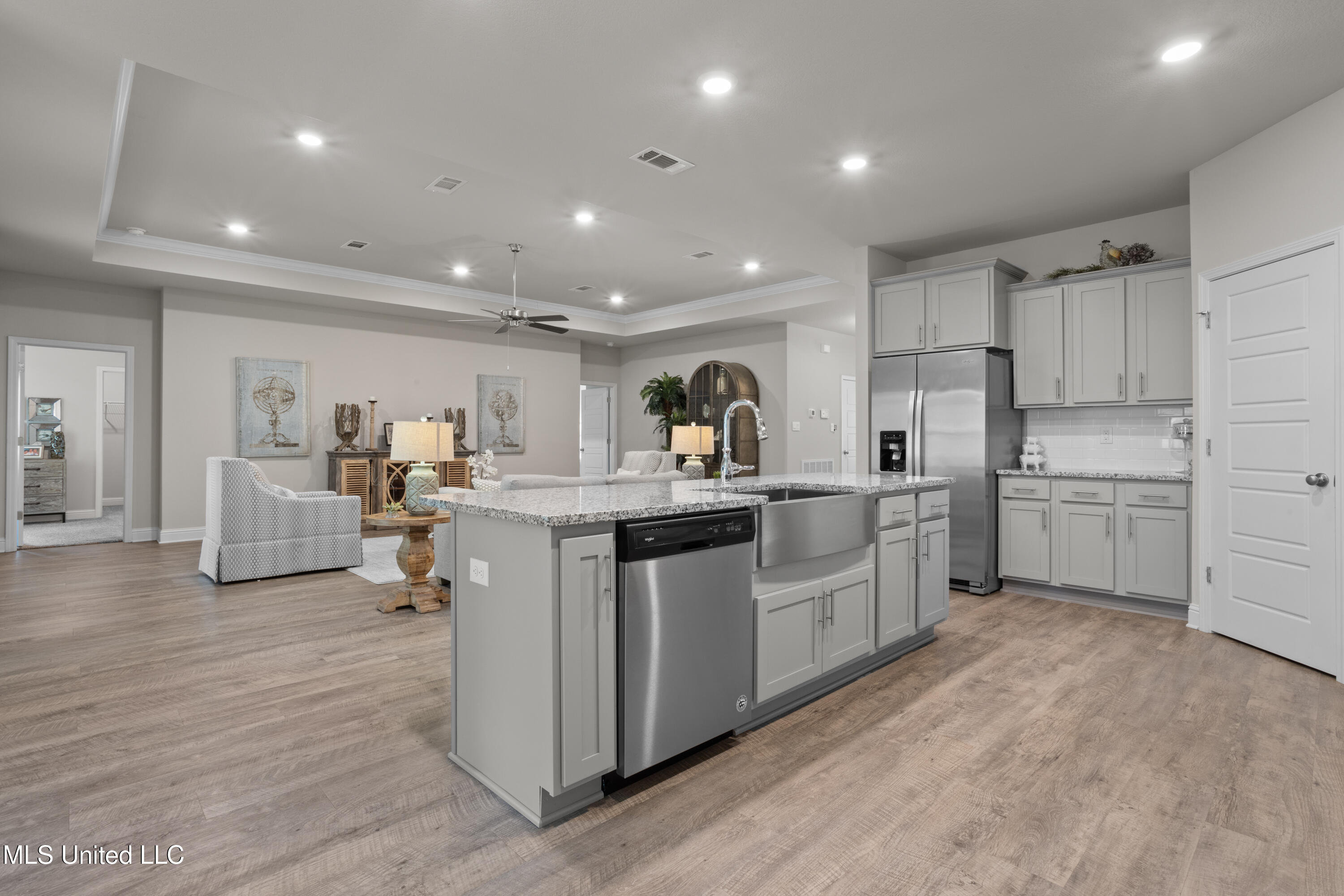 14435 South Swan Road Gulfport, MS 39503 - Photo 10 of 29 Kitchen