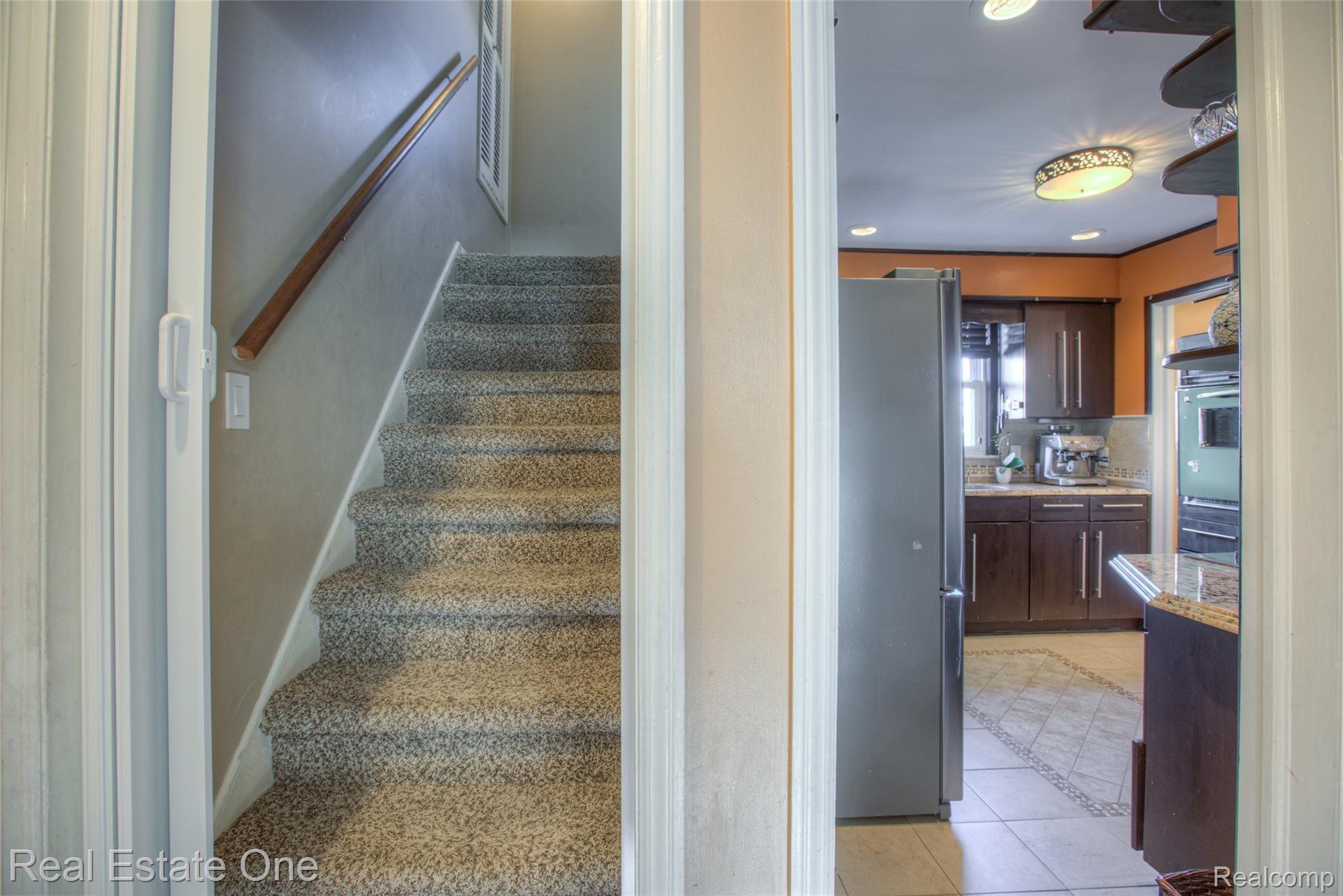 22141 Donaldson Street Dearborn, MI 48124 - Photo 15 of 22 -18.jpg