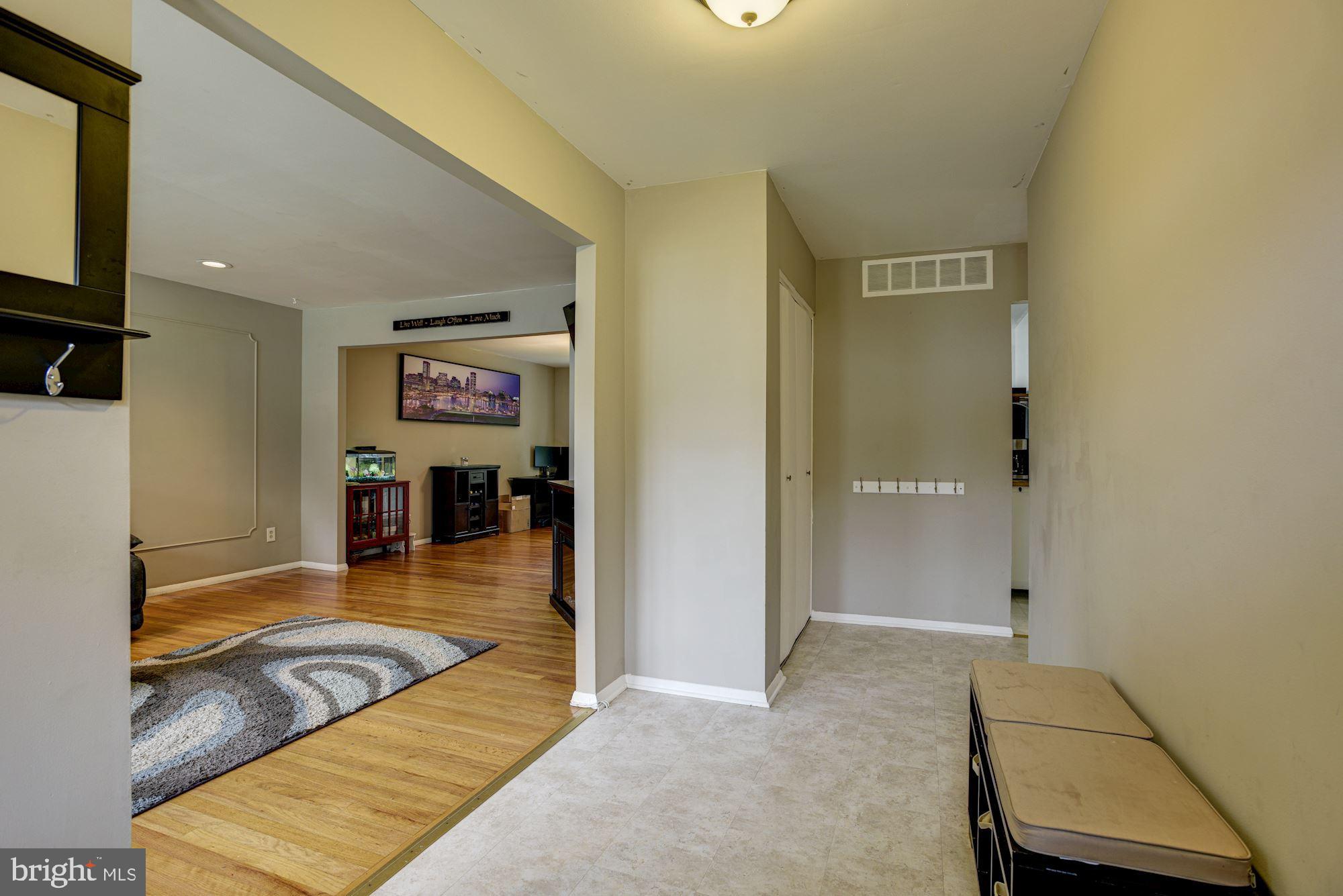 3314 Janvale Road Baltimore, MD 21244 - Photo 2 of 32 Foyer