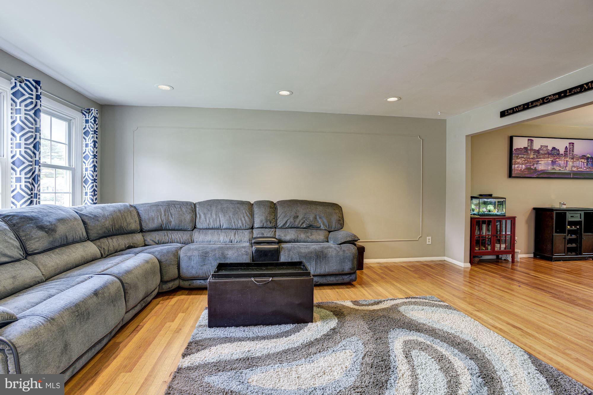 3314 Janvale Road Baltimore, MD 21244 - Photo 3 of 32 Living Room