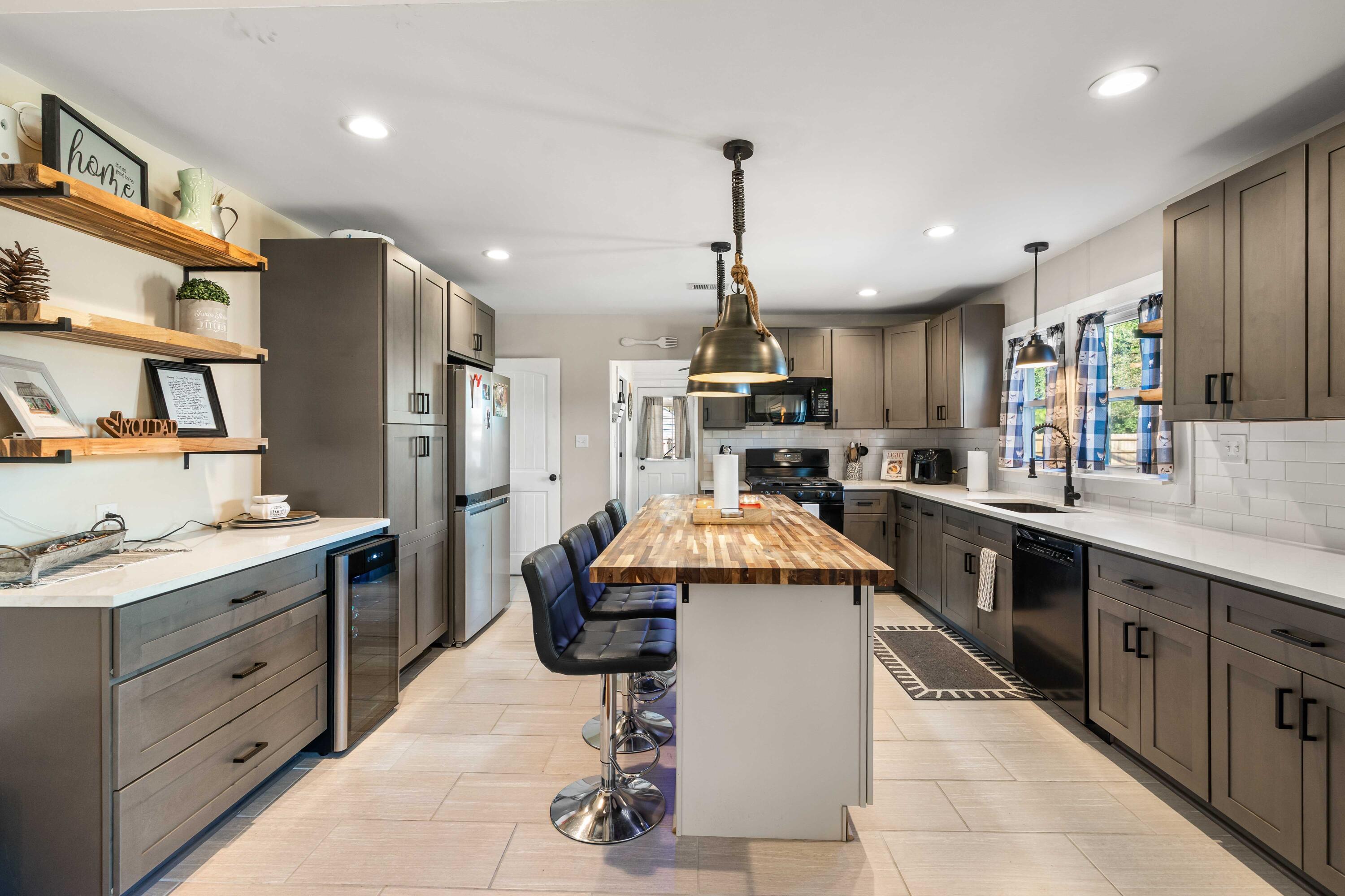 4610 Rowesville Road Rowesville, SC 29133 - Photo 5 of 46 Custom coffee-bar area w lower wine-beve