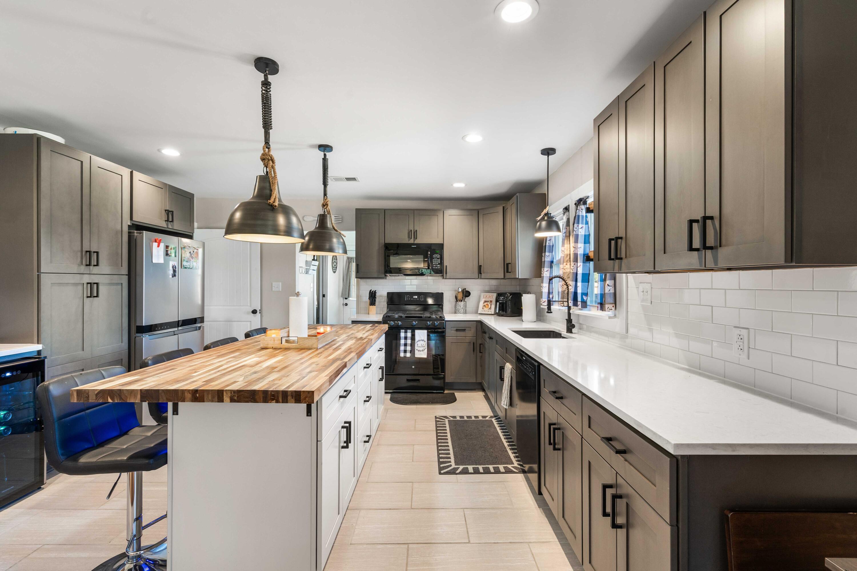 4610 Rowesville Road Rowesville, SC 29133 - Photo 6 of 46 Quartz countertops & soft-close custom c