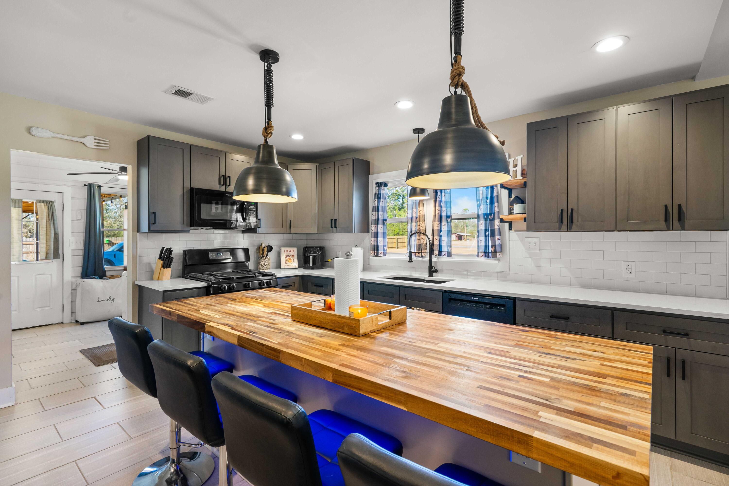 4610 Rowesville Road Rowesville, SC 29133 - Photo 10 of 46 Eat-in Kitchen