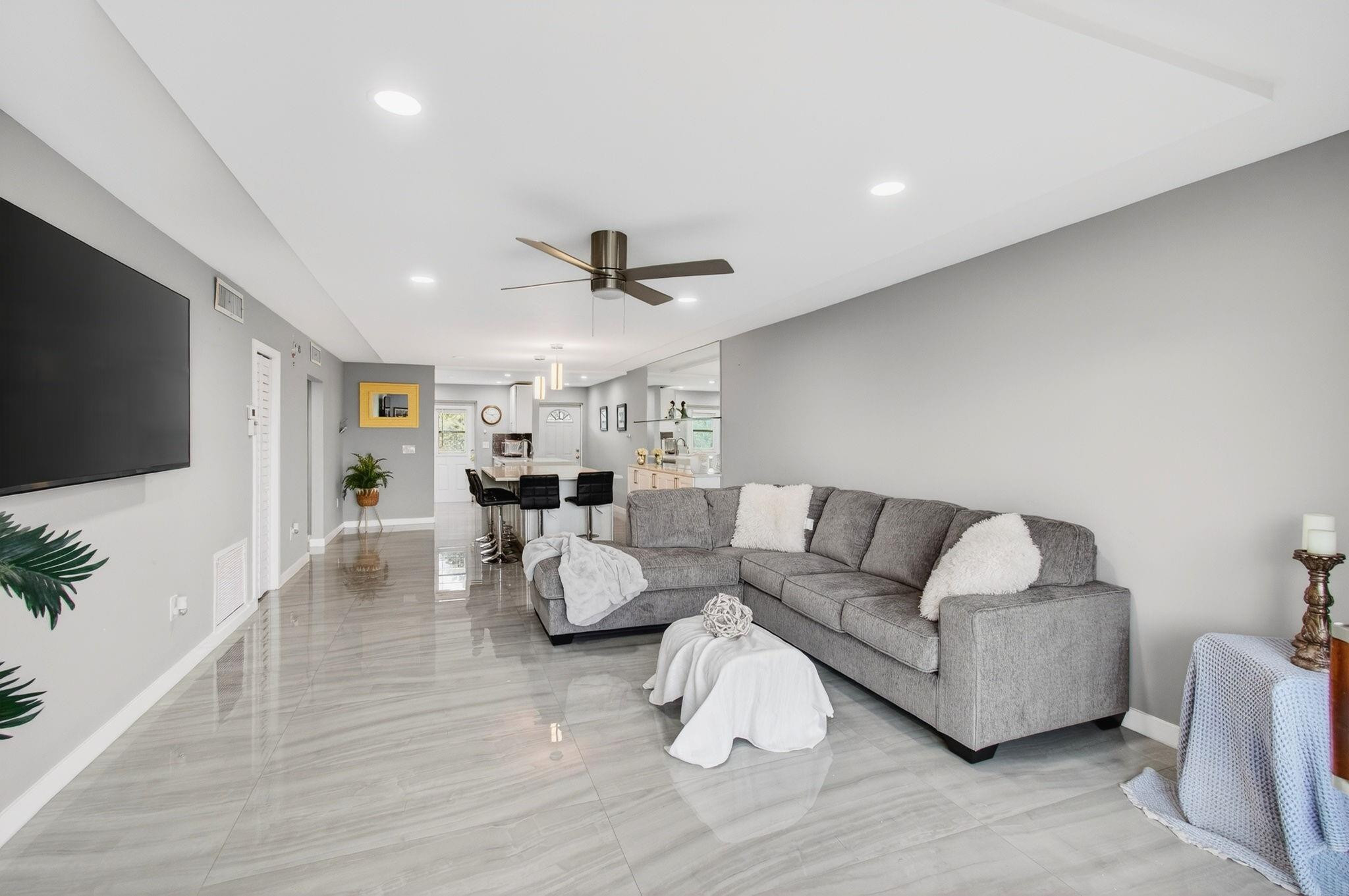 777 Jeffery Street, Unit 302 Boca Raton, FL 33487 - Photo 3 of 52 Photo 3