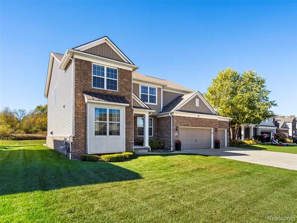 $715,000 | 2130 Findley Circle, Lake Orion, MI 48360