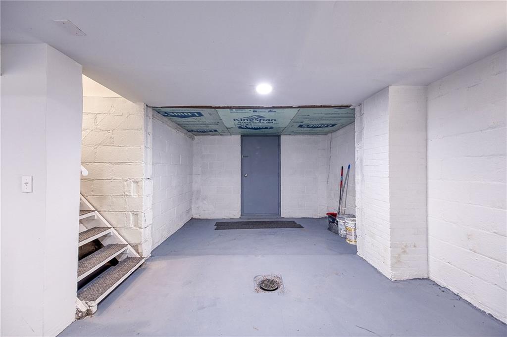 1415 Pacific Avenue Monaca, PA 15061 - Photo 15 of 39 an empty room with a empty space