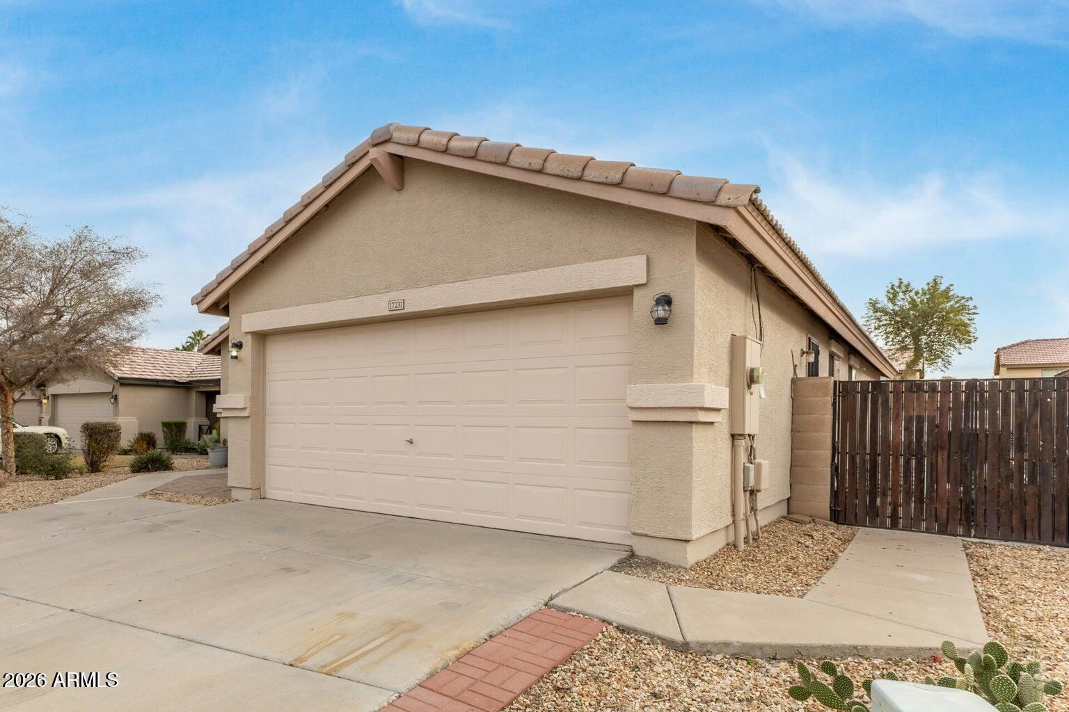 17231 West Durango Street Goodyear, AZ 85338 - Photo 5 of 31 20260122130133148523000000-o
