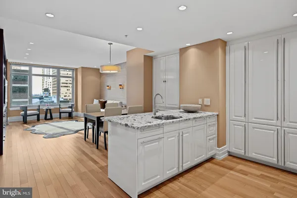 $735,000 | 130 South 18th Street, Unit 503, Philadelphia, PA 19103