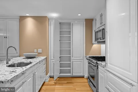 $735,000 | 130 South 18th Street, Unit 503, Philadelphia, PA 19103