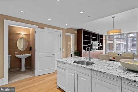 $735,000 | 130 South 18th Street, Unit 503, Philadelphia, PA 19103