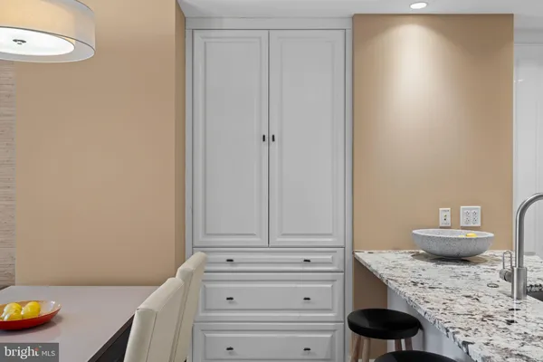$735,000 | 130 South 18th Street, Unit 503, Philadelphia, PA 19103