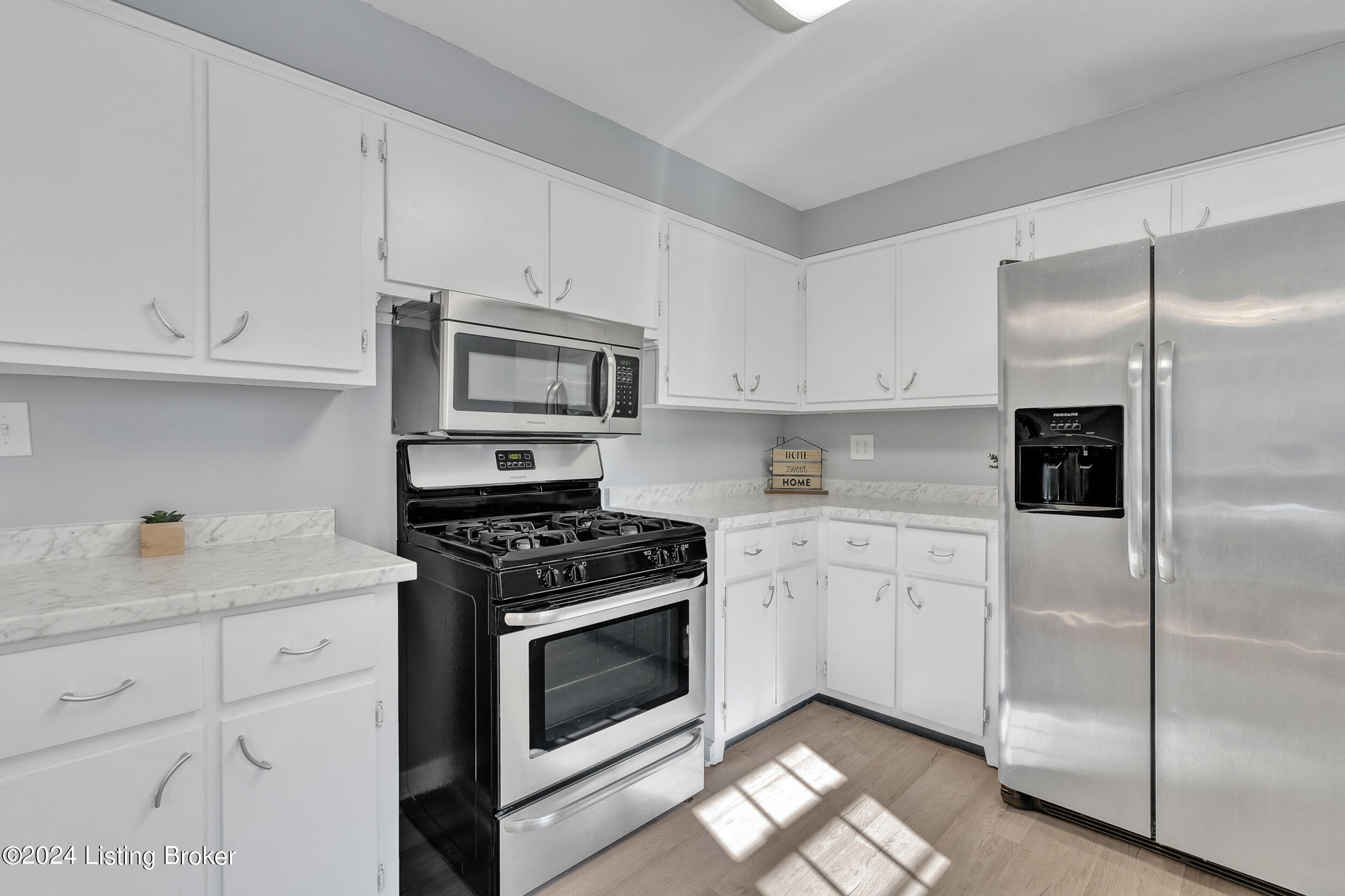 8011 Bluebonnet Road Louisville, KY 40258 - Photo 8 of 36 Kitchen