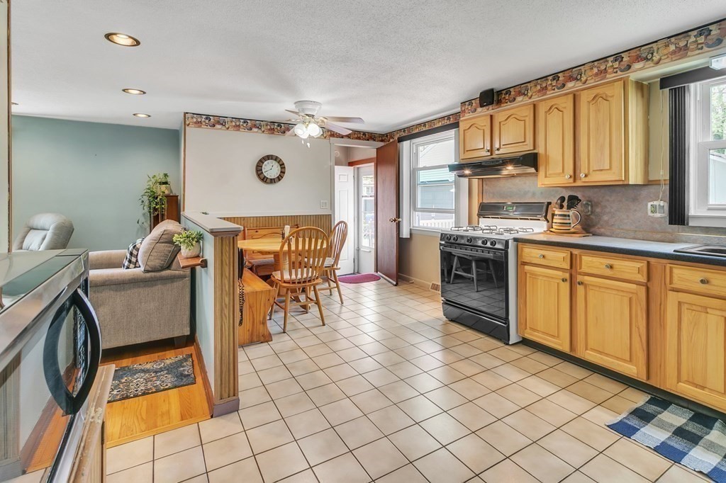 52 Hanson Drive Springfield, MA 01128 - Photo 14 of 39 Gallery Image 14