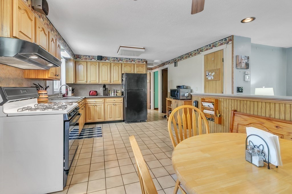 52 Hanson Drive Springfield, MA 01128 - Photo 16 of 39 Gallery Image 16