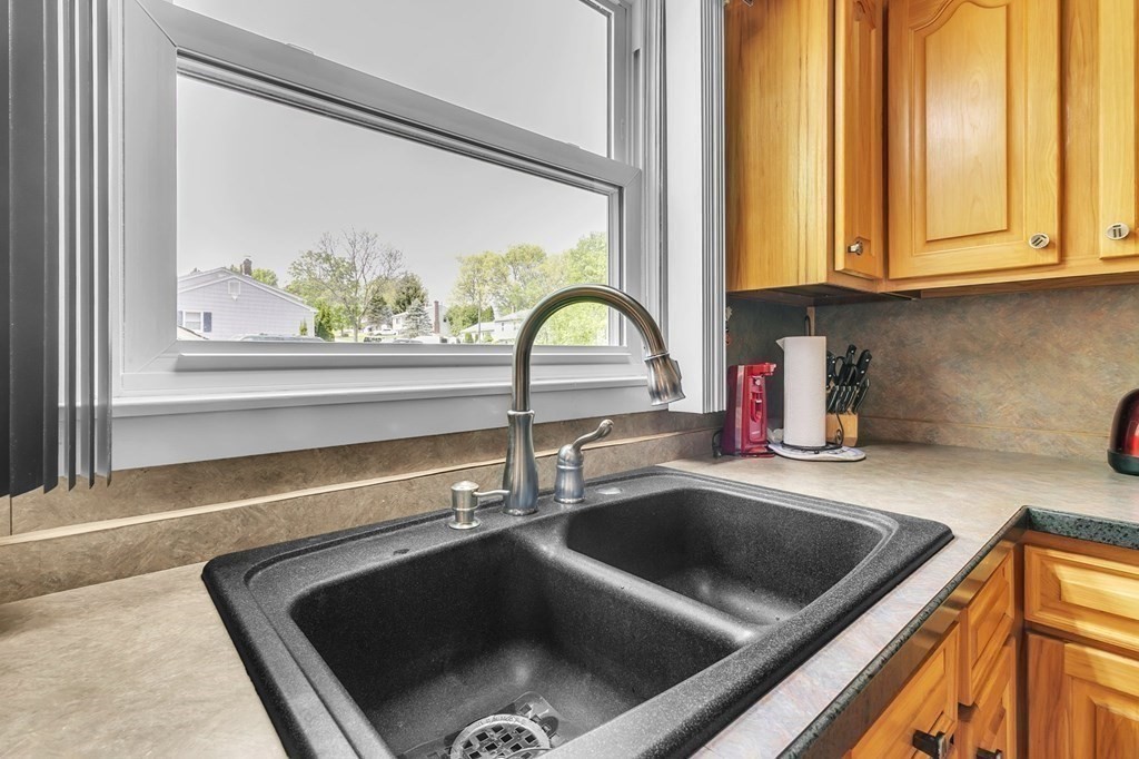 52 Hanson Drive Springfield, MA 01128 - Photo 18 of 39 Gallery Image 18