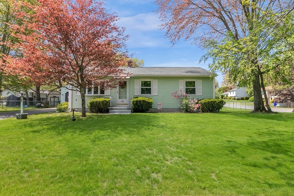 52 Hanson Drive Springfield, MA 01128 - Photo 2 of 39 Gallery Image 2