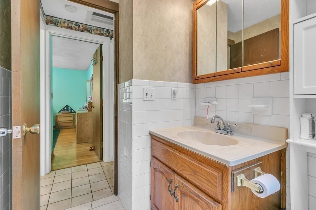 52 Hanson Drive Springfield, MA 01128 - Photo 28 of 39 Gallery Image 28