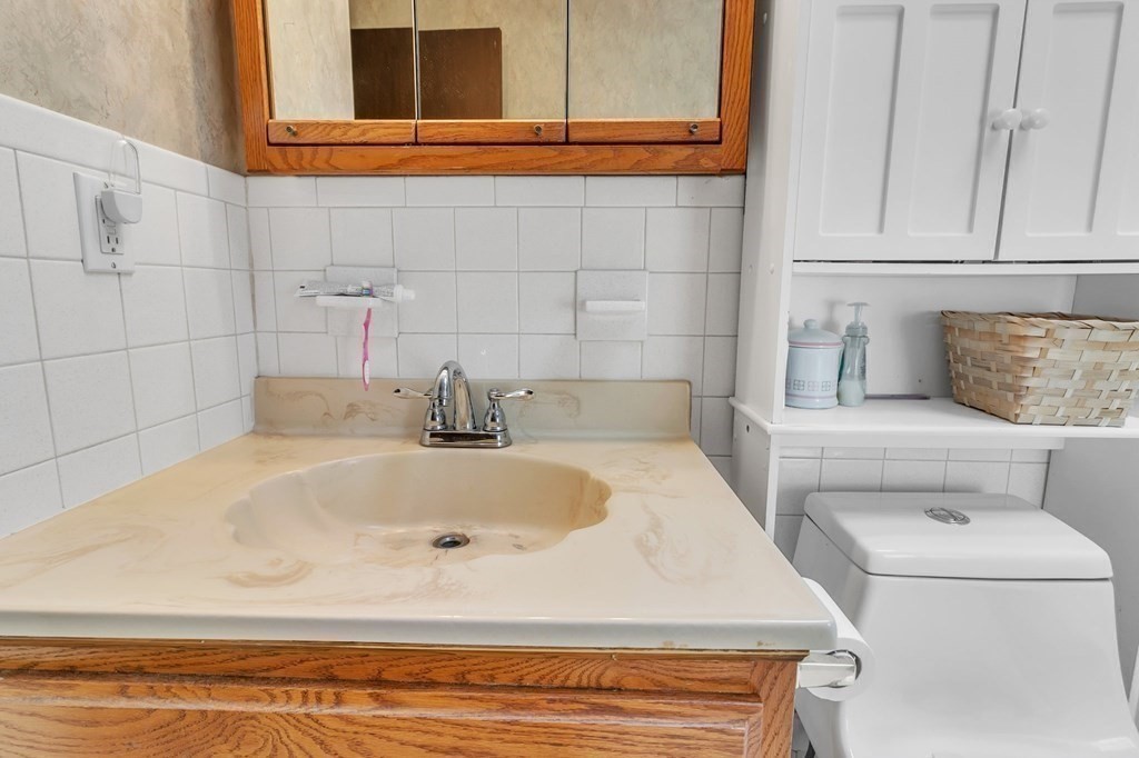 52 Hanson Drive Springfield, MA 01128 - Photo 29 of 39 Gallery Image 29