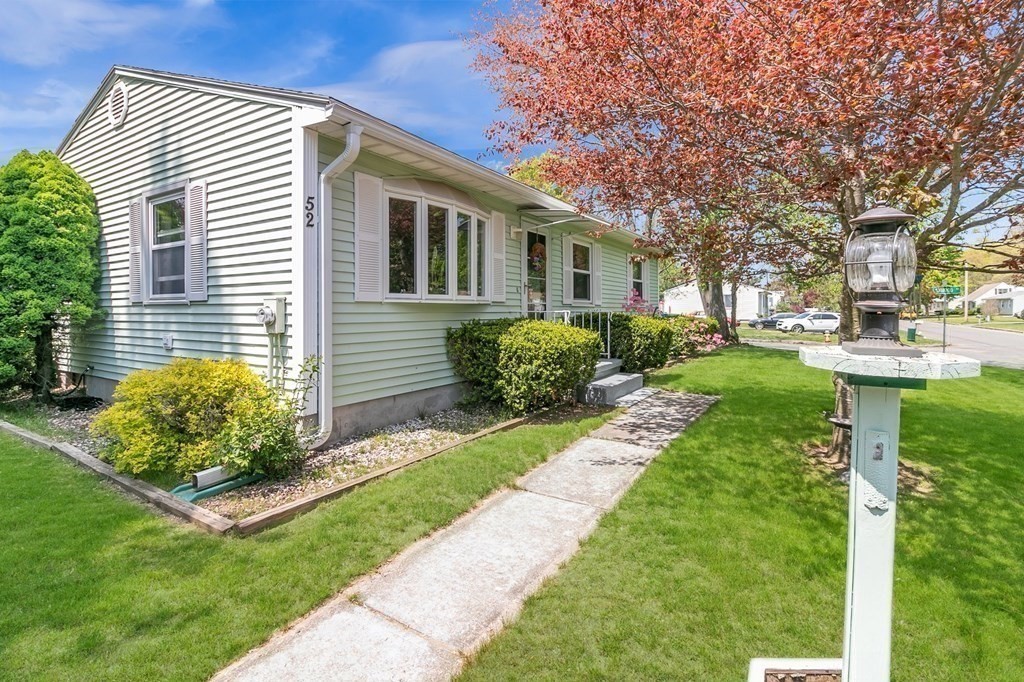 52 Hanson Drive Springfield, MA 01128 - Photo 5 of 39 Gallery Image 5