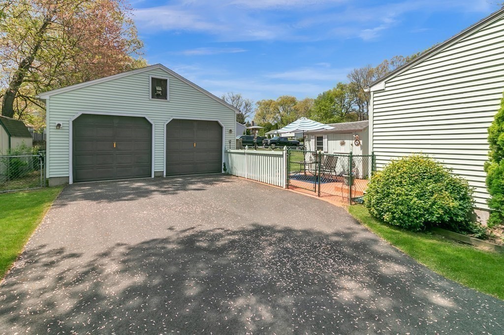 52 Hanson Drive Springfield, MA 01128 - Photo 7 of 39 Gallery Image 7