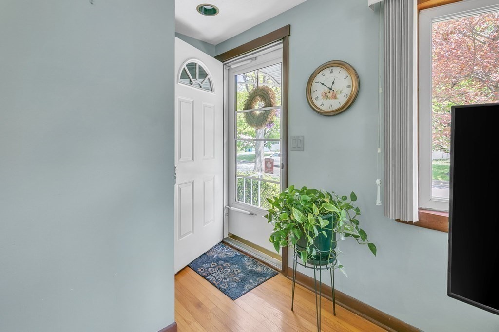 52 Hanson Drive Springfield, MA 01128 - Photo 8 of 39 Gallery Image 8