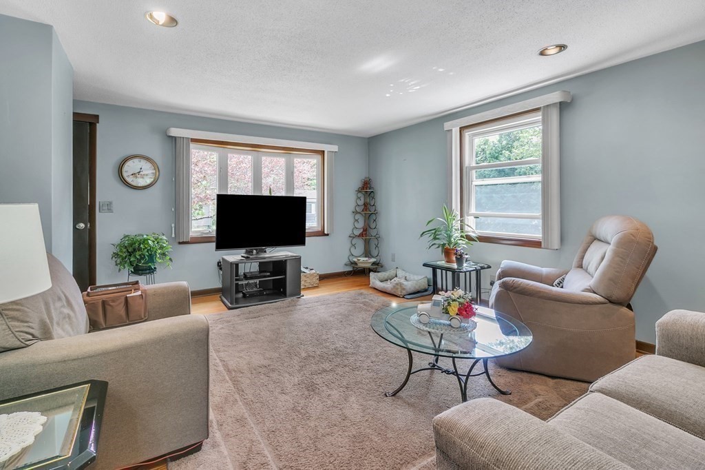 52 Hanson Drive Springfield, MA 01128 - Photo 9 of 39 Gallery Image 9