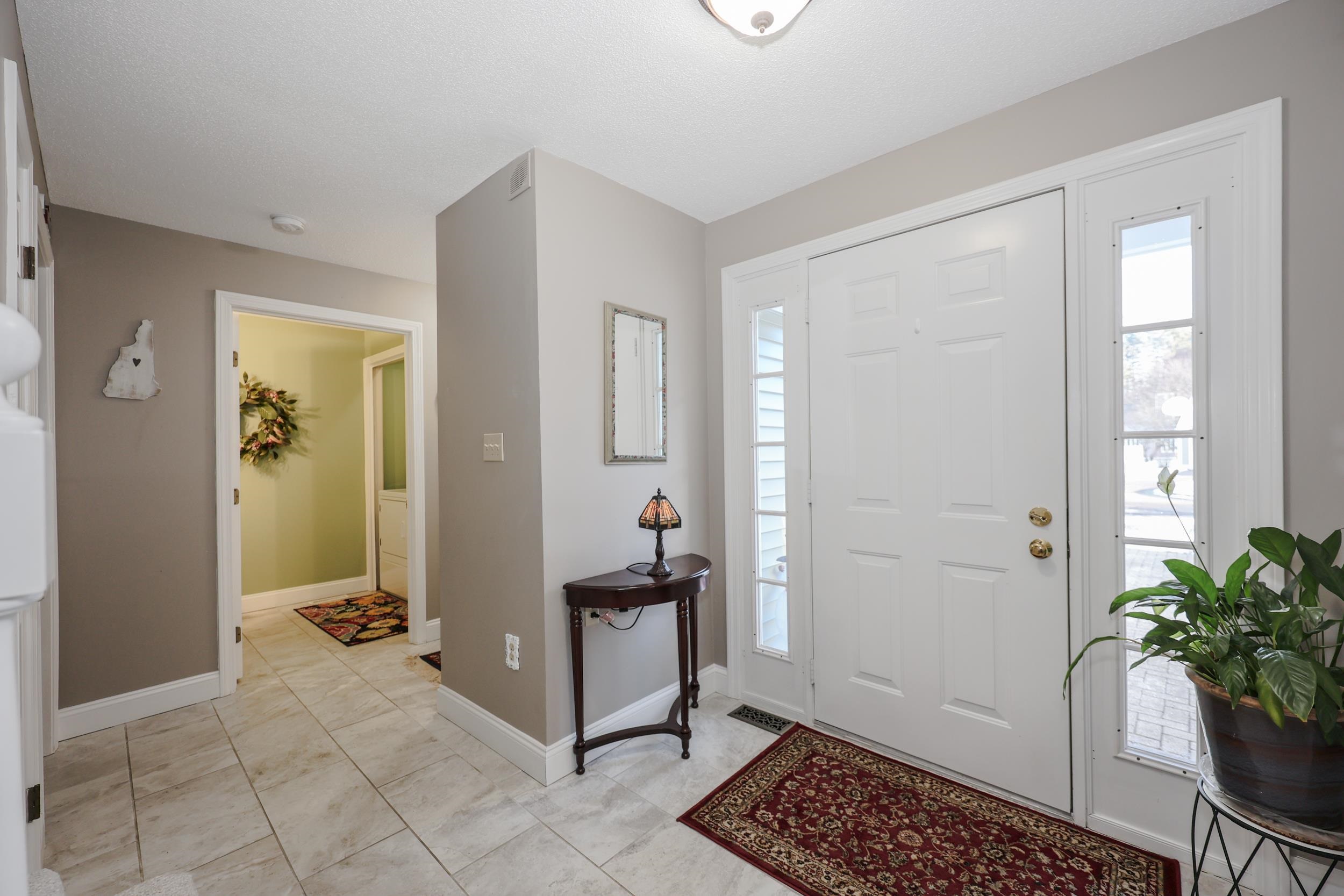 152 Straw Hill Road Manchester, NH 03104 - Photo 4 of 45