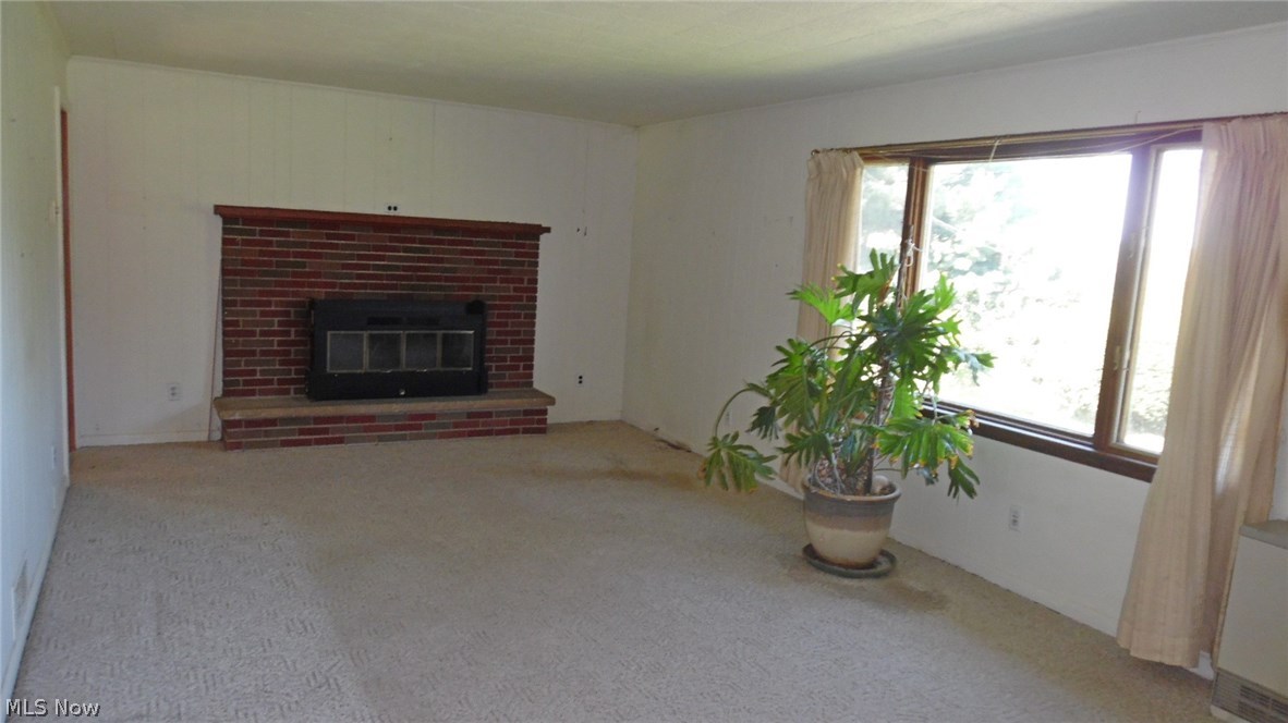 880 Highland Ridge Road Lowell, OH 45744 - Photo 2 of 12 Living room