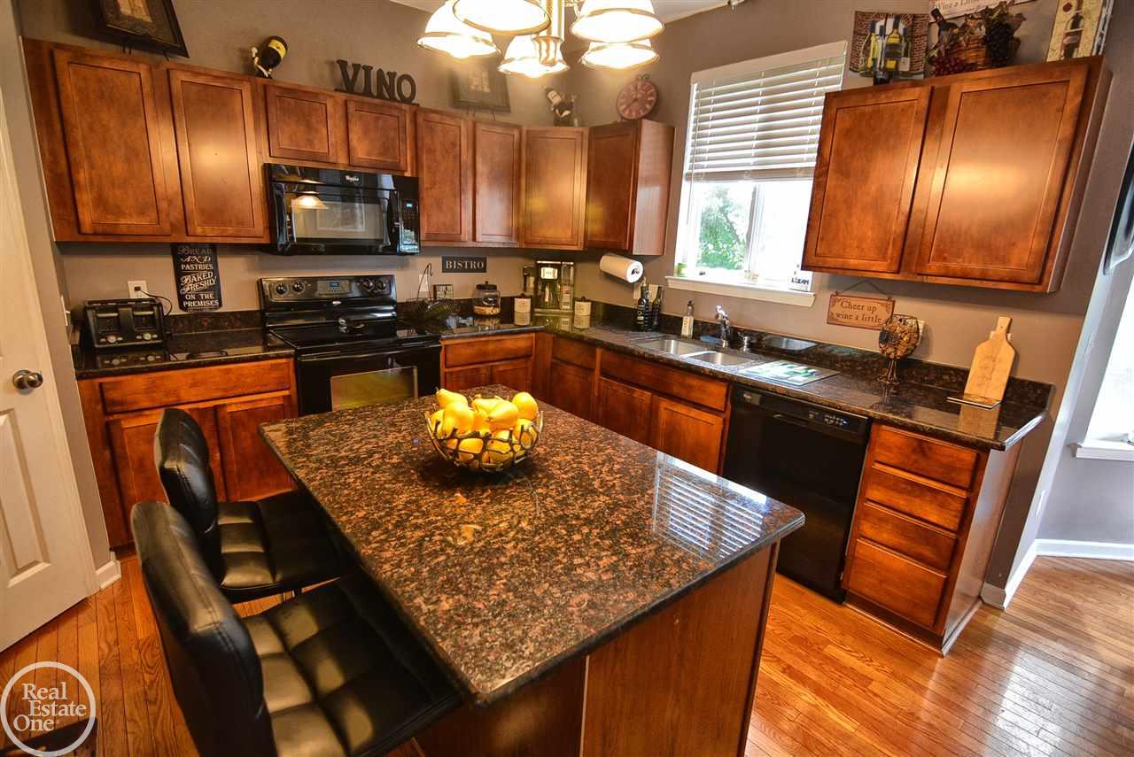 47883 Gloede Road Macomb, MI 48044 - Photo 7 of 38 31324759-6.JPG