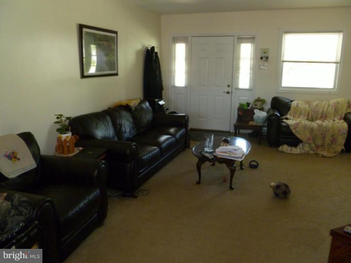 366 Blanchard Road Drexel Hill, PA 19026 - Photo 4 of 12 Living Room