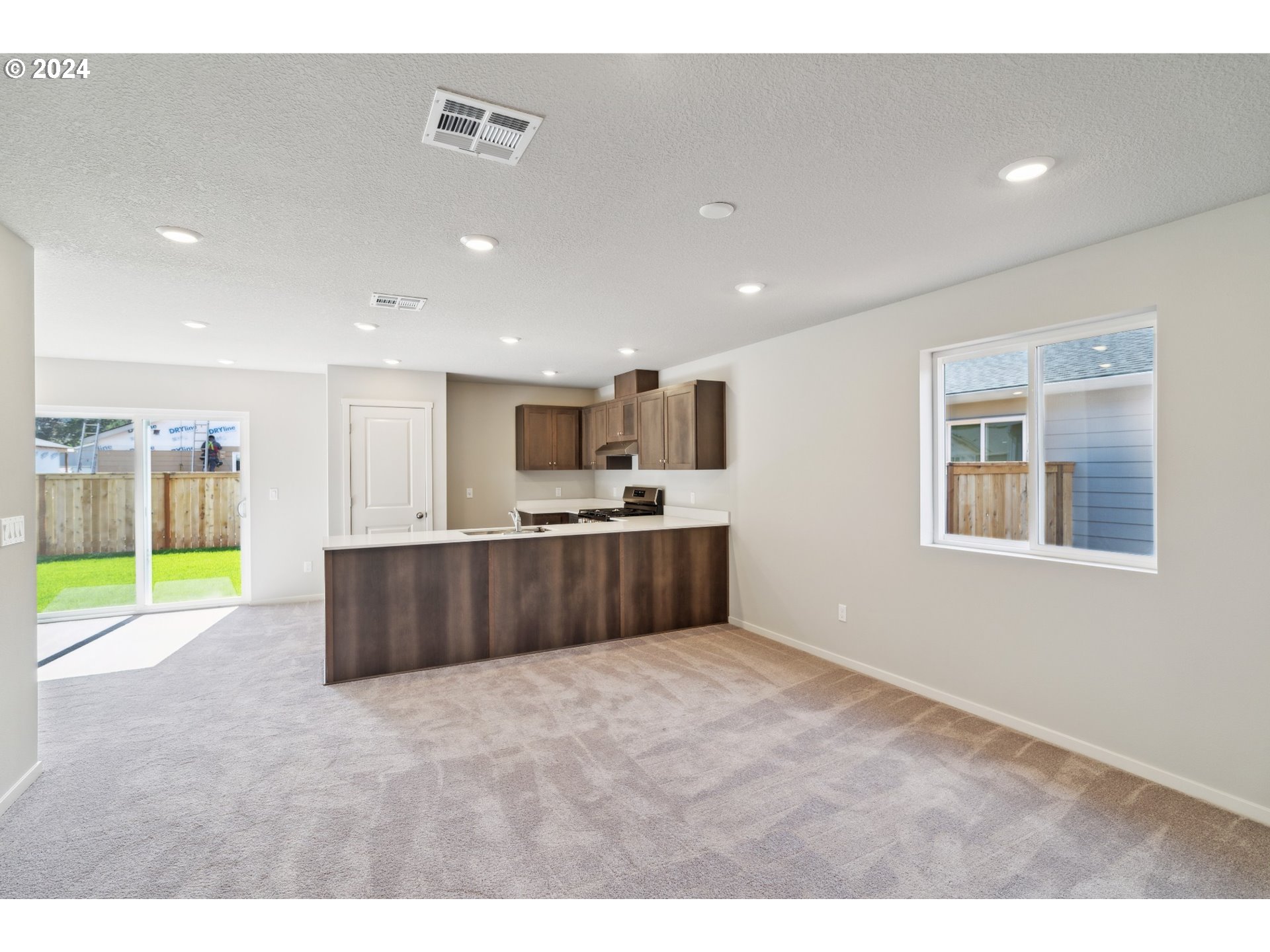 538 Luna Way Lebanon, OR 97355 - Photo 2 of 19 Gallery Image 2