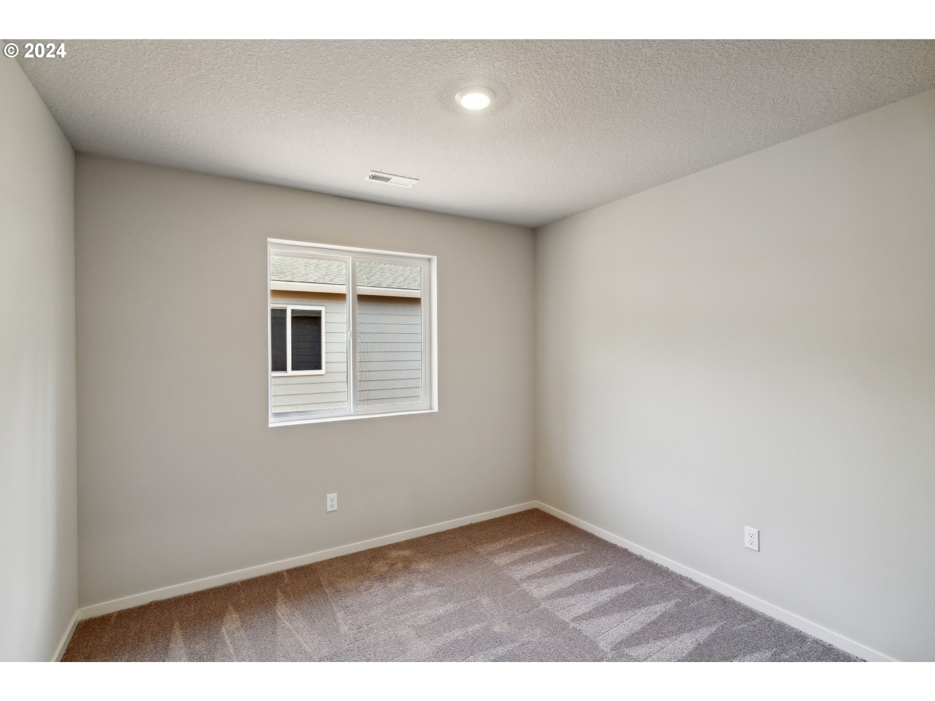 538 Luna Way Lebanon, OR 97355 - Photo 5 of 19 Gallery Image 5