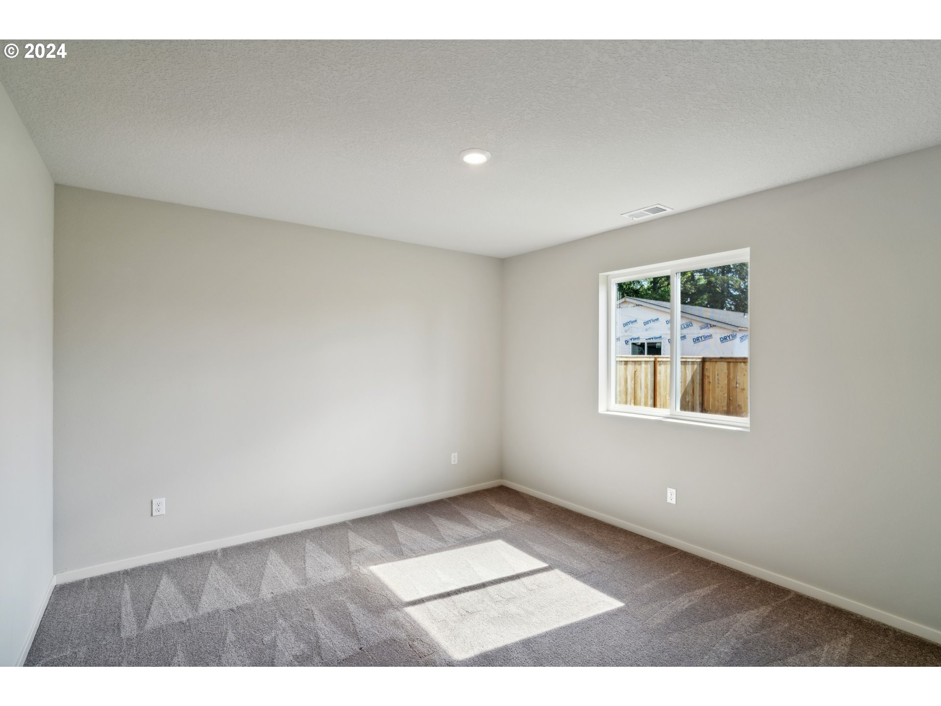 538 Luna Way Lebanon, OR 97355 - Photo 6 of 19 Gallery Image 6