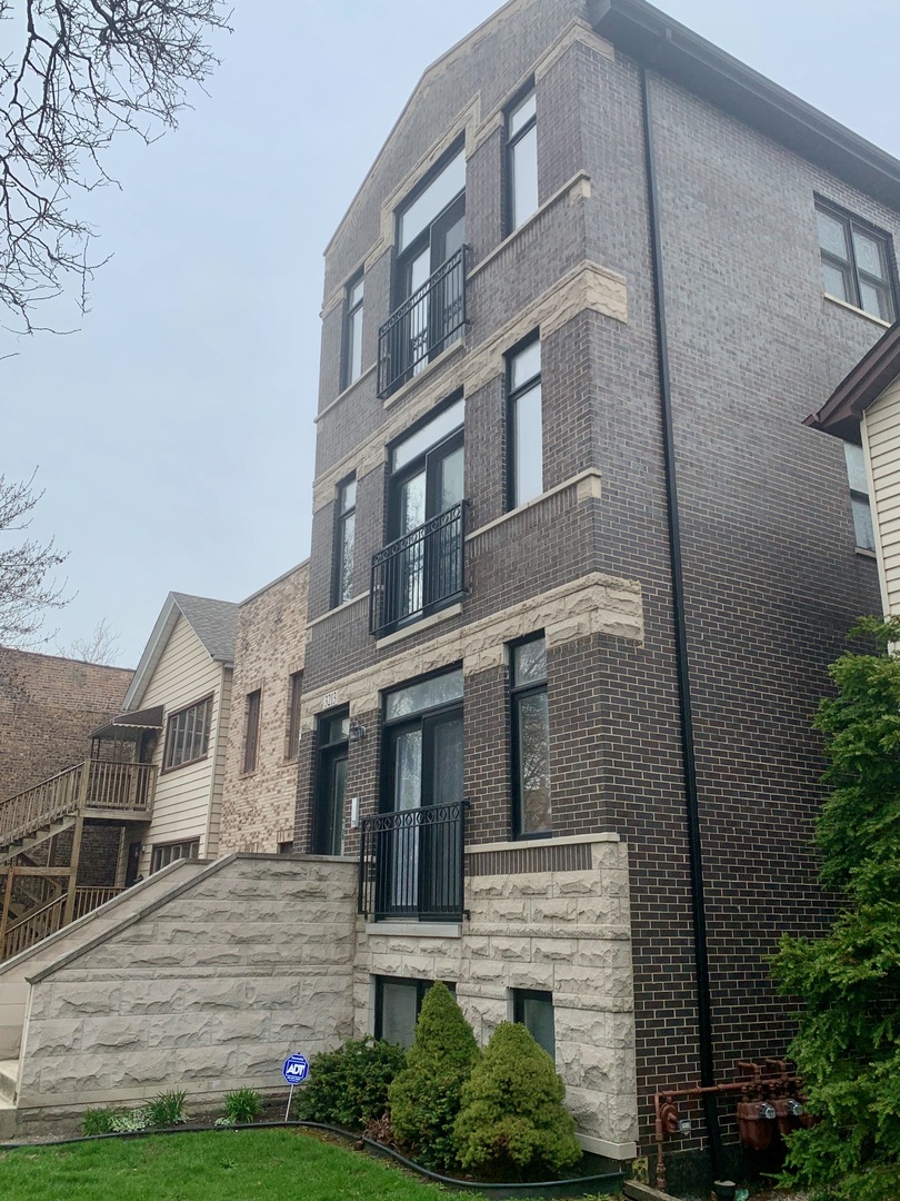3213 South Wells Street, Unit 3 Chicago, IL 60616 - Photo 2 of 34