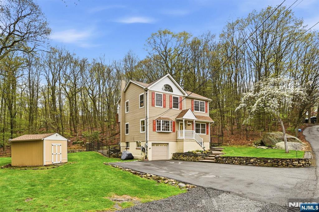 219 Snake Den Road Wanaque, NJ 07465 - Photo 3 of 50