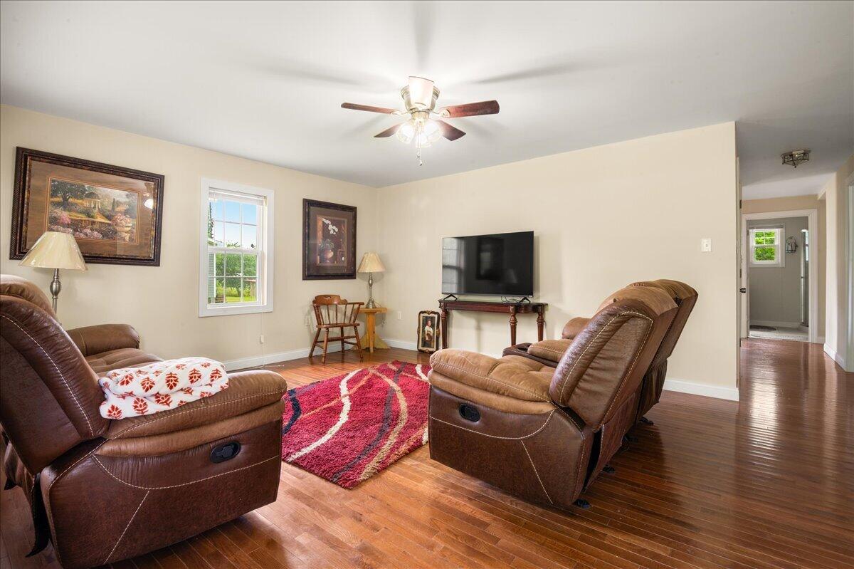 181 Little Arthur Ridge Road East Bernstadt, KY 40729 - Photo 19 of 45 19-Family Room