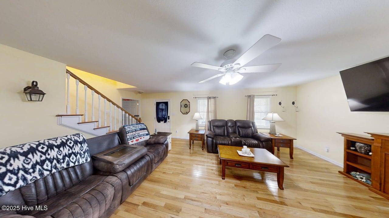 1029 Five Mile Road Richlands, NC 28574 - Photo 11 of 42 Living Room 2
