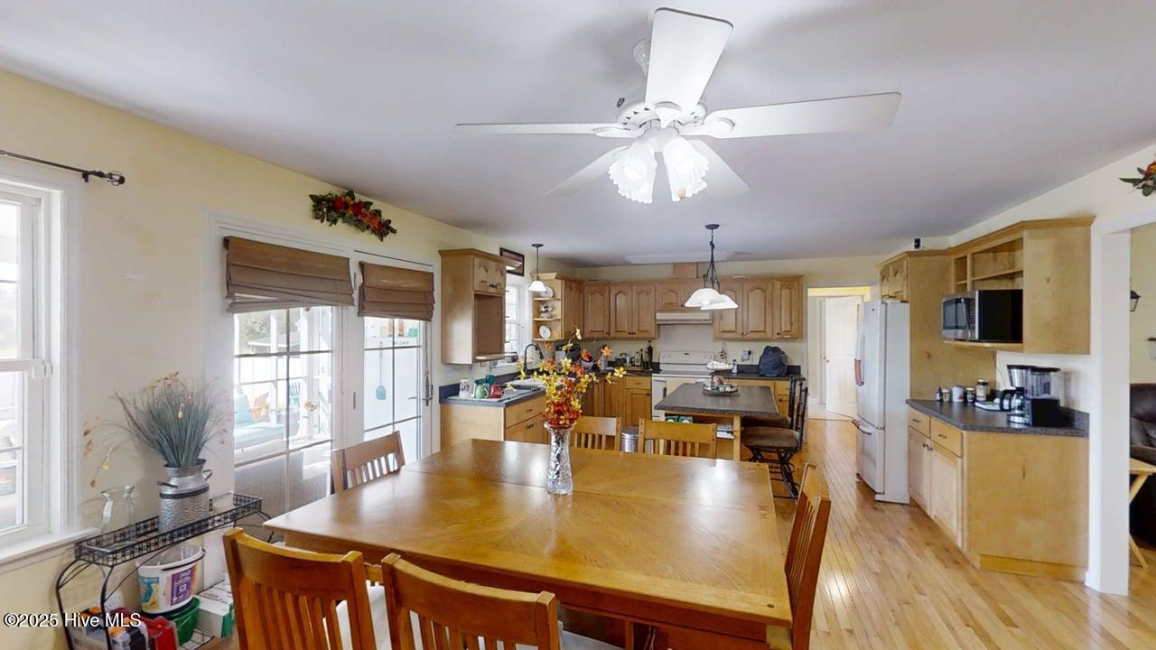 1029 Five Mile Road Richlands, NC 28574 - Photo 20 of 42 Kitchen , Dining Area