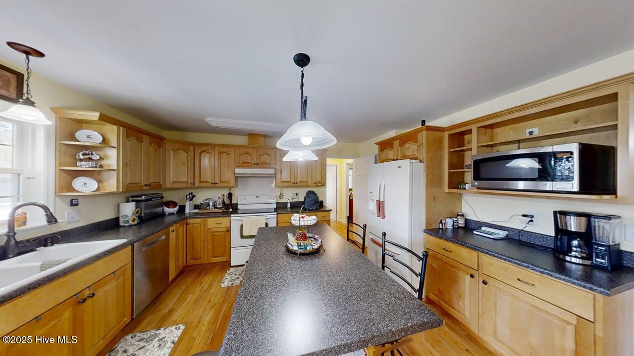 1029 Five Mile Road Richlands, NC 28574 - Photo 23 of 42 Kitchen