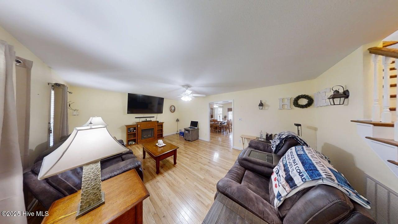 1029 Five Mile Road Richlands, NC 28574 - Photo 9 of 42 Living Room