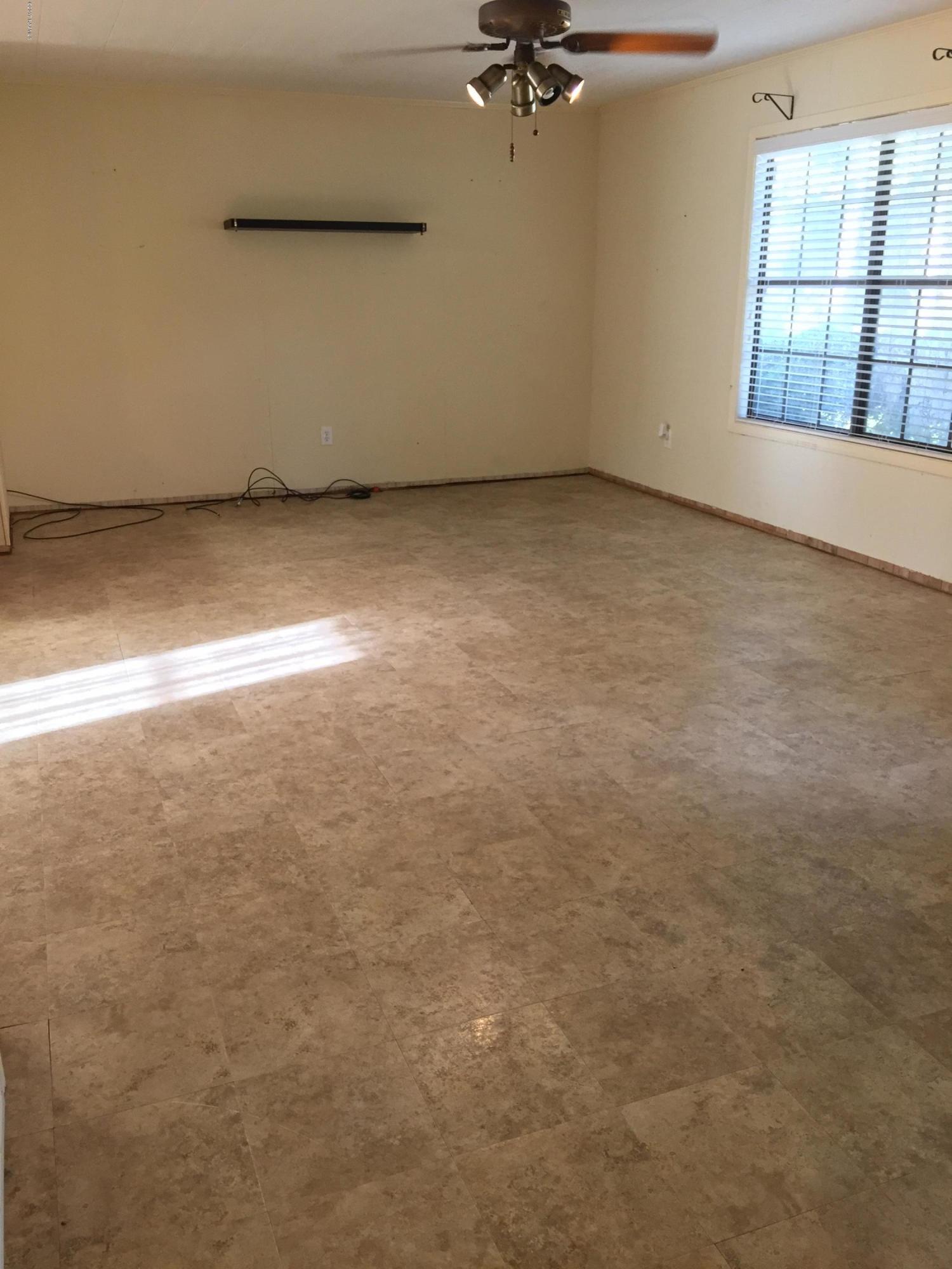 6905 Clyve Road Maurice, LA 70555 - Photo 4 of 13 living room
