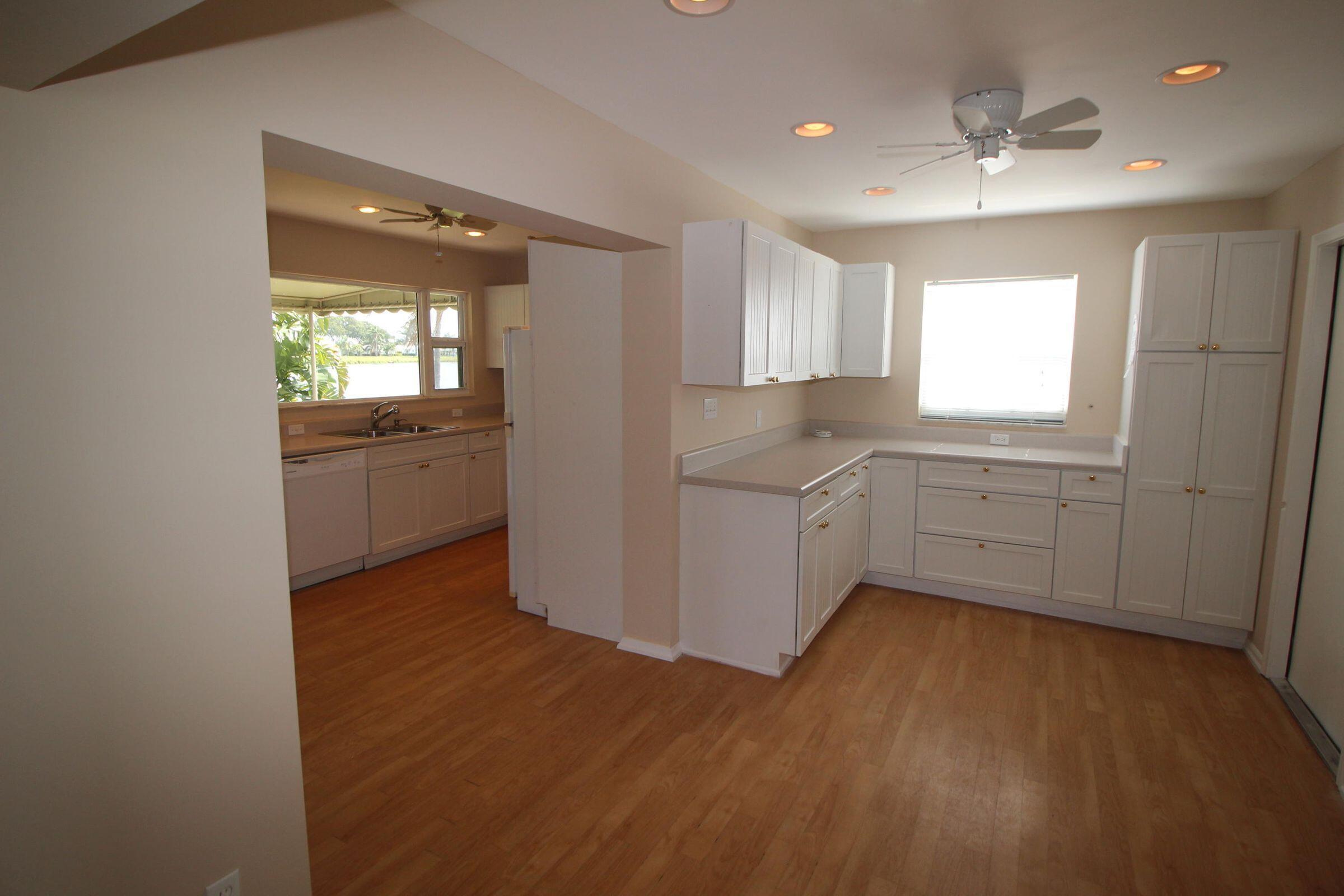 2201 Southwest Roma Way Boynton Beach, FL 33426 - Photo 12 of 16 17