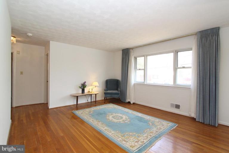 4024 Jeffry Street Silver Spring, MD 20906 - Photo 3 of 16 Living Room